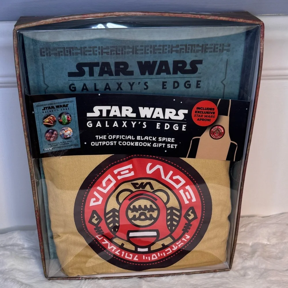 Star Wars Cookbook, Galaxy’s Edge, with apron! New in box